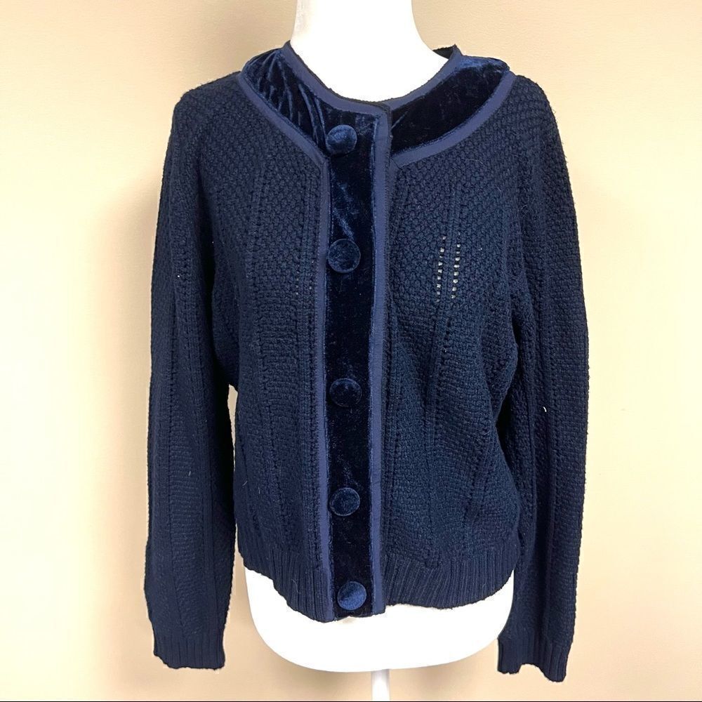 👠Anne Klein navy velvet trim cable knit sweater. Med